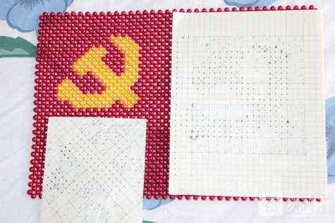 1912顆！退休老黨員用彩珠串起心中的黨旗！