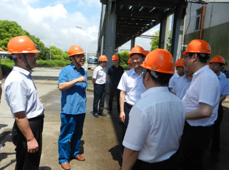 李亞平蒞集團張家港公司視察指導工作