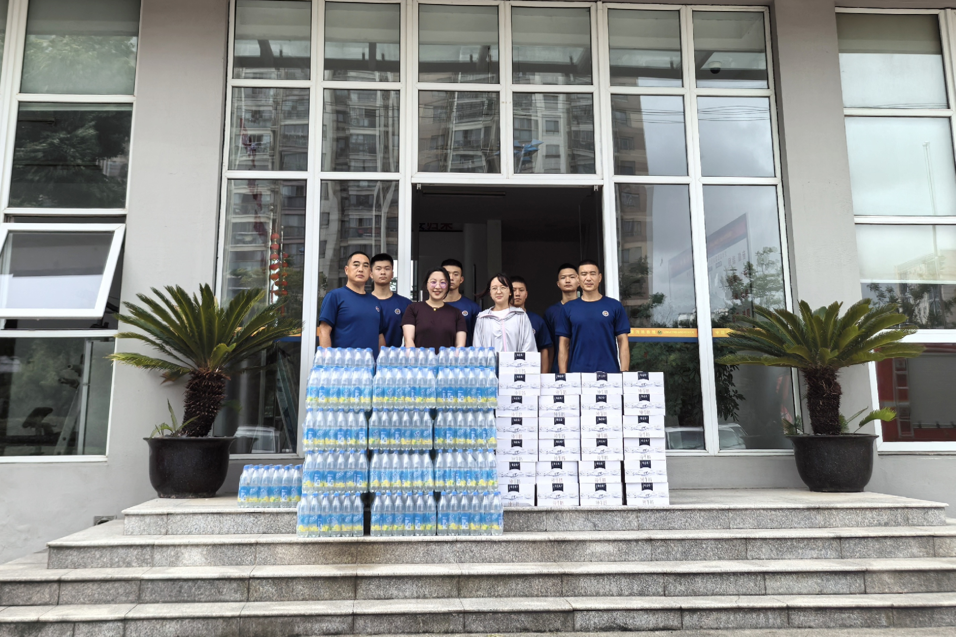 1722820471147605.png 慰問消防照片.png